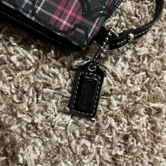 Coach wristlet - like new - Picture 5 of 6